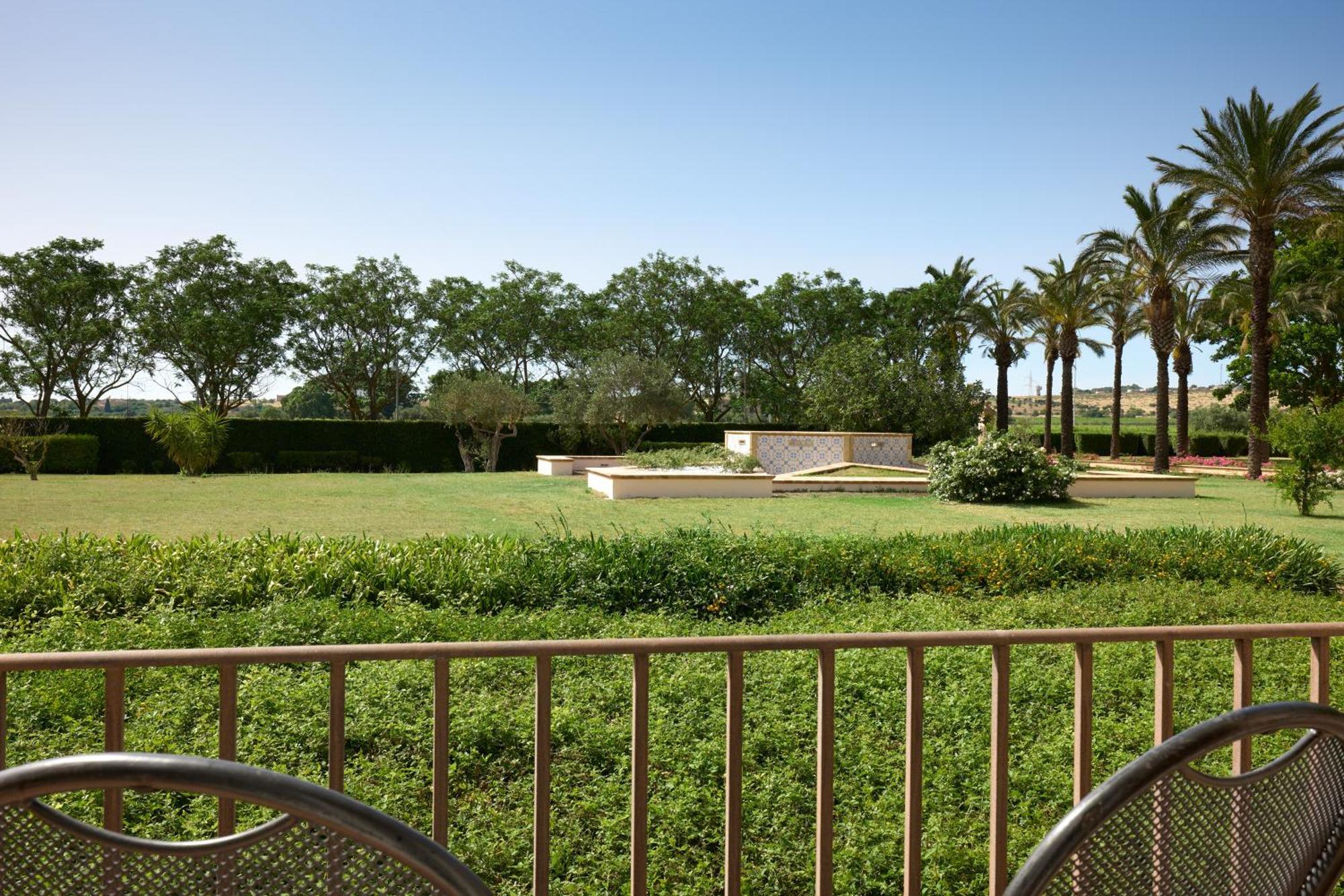 Almar Giardino Di Costanza Resort & Spa Мадзара-дель-Валло Номер фото